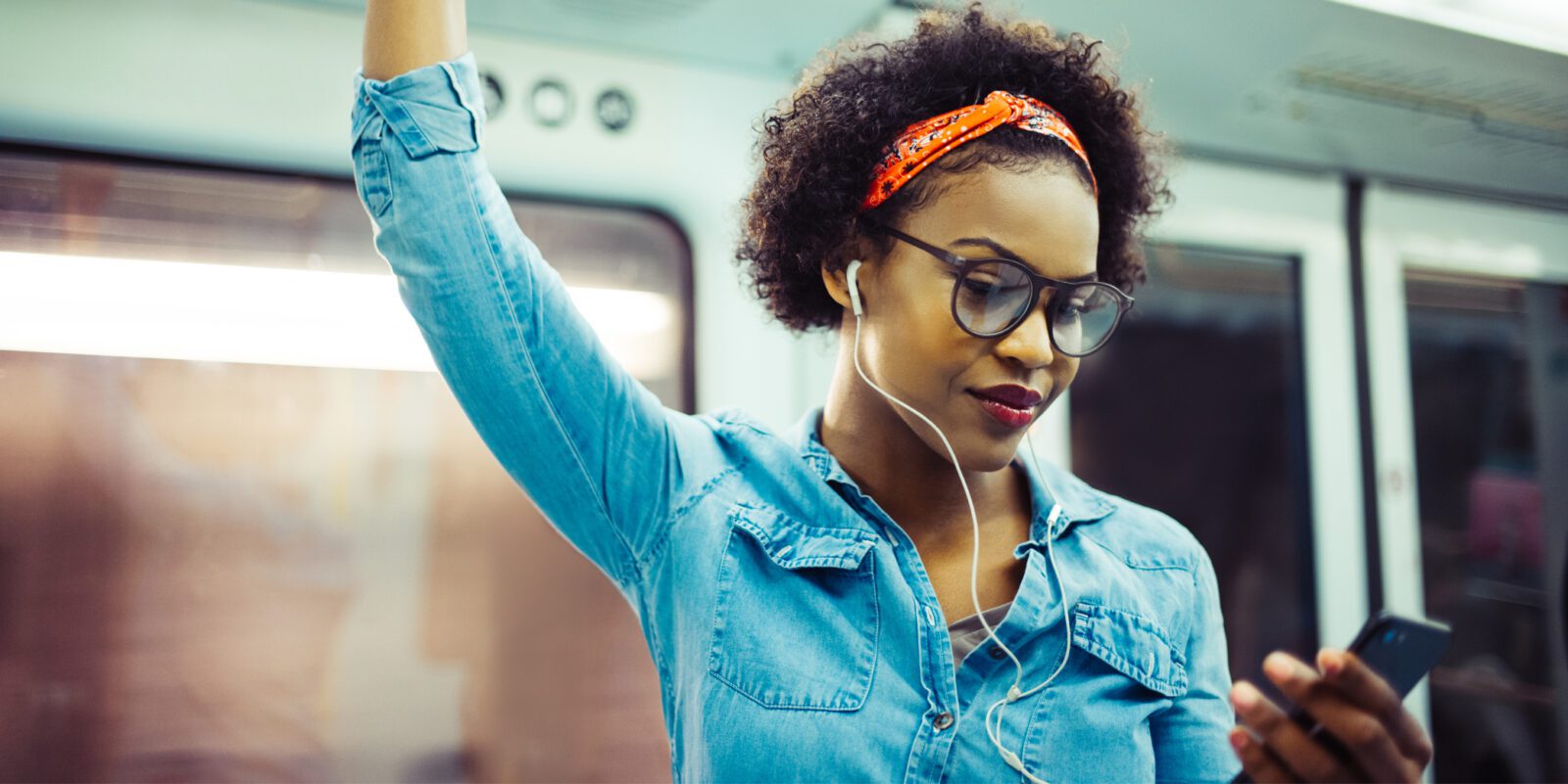 Smiling-woman-on-the-train-1600x801